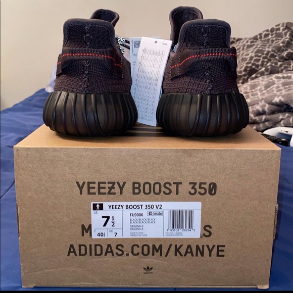 Yeezy 350 boost v2 black